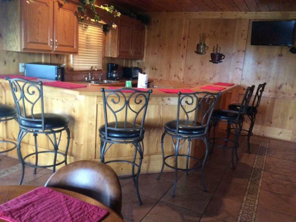 Spacious Party Hut Near Attractions McCookville 外观 照片